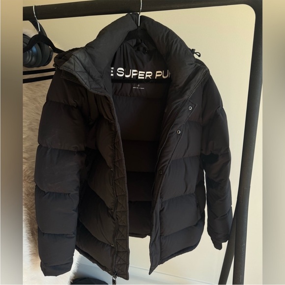 Aritzia Women's Black Puffer Jacket - Picture 3 of 7